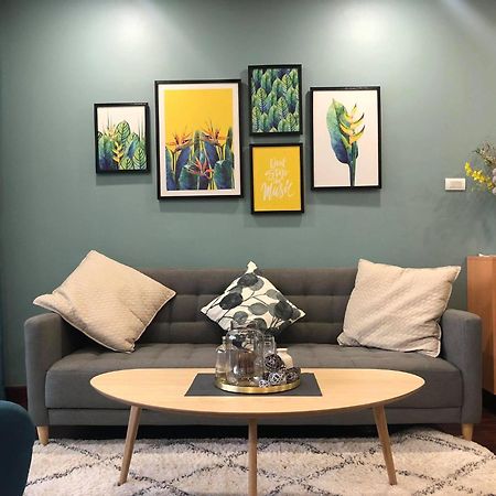 Westlake Homestay Hanoi - D'Le Roi Soleil Екстериор снимка