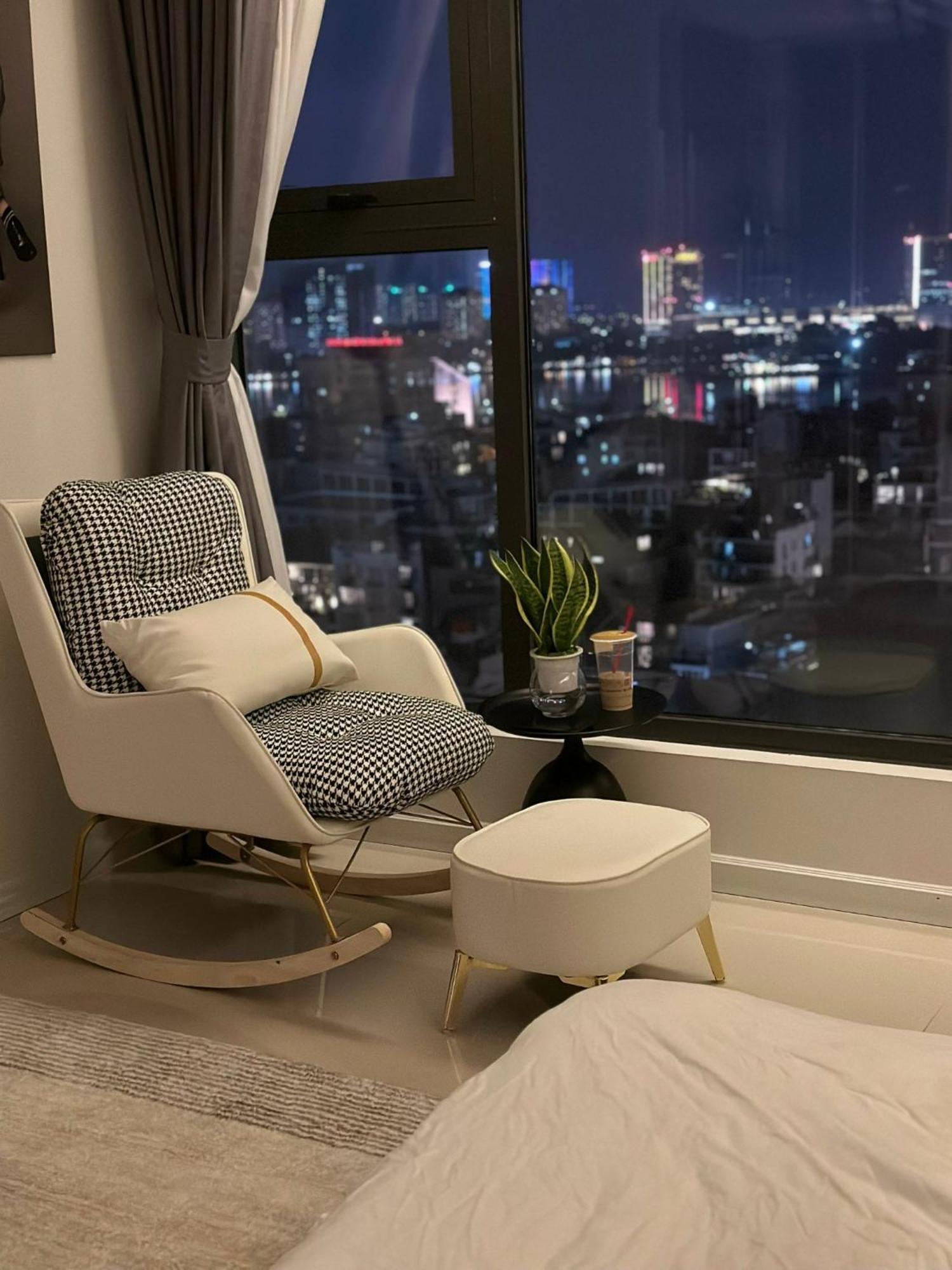 Westlake Homestay Hanoi - D'Le Roi Soleil Екстериор снимка